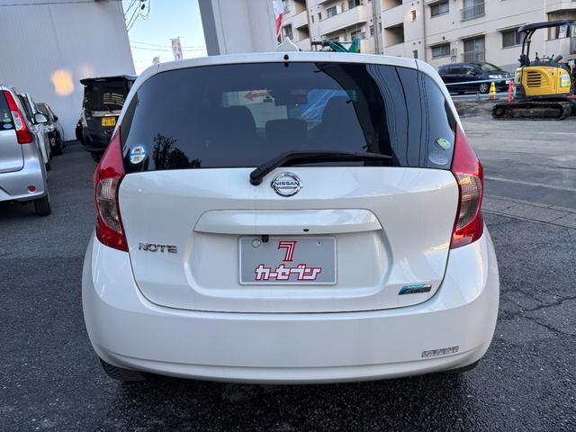 ノート Ｘ　ＤＩＧ－Ｓ　禁煙車　純正ナビ　ＴＶ　バックカメラ　エマージェンシーブレーキ　踏み間違い衝突防止アシスト　車線逸脱警報　ＥＴＣ　オートライト　プッシュスタート　インテリジェントキー２個　純正ドライブレコーダー（8枚目）