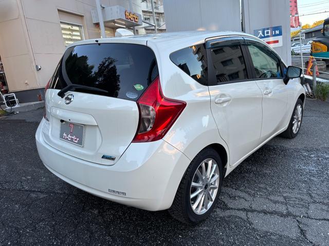 ノート Ｘ　ＤＩＧ－Ｓ　禁煙車　純正ナビ　ＴＶ　バックカメラ　エマージェンシーブレーキ　踏み間違い衝突防止アシスト　車線逸脱警報　ＥＴＣ　オートライト　プッシュスタート　インテリジェントキー２個　純正ドライブレコーダー（9枚目）