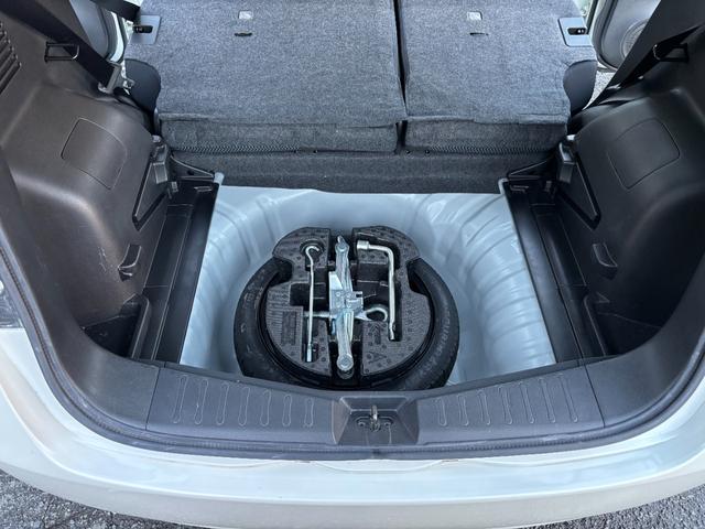 ノート Ｘ　ＤＩＧ－Ｓ　禁煙車　純正ナビ　ＴＶ　バックカメラ　エマージェンシーブレーキ　踏み間違い衝突防止アシスト　車線逸脱警報　ＥＴＣ　オートライト　プッシュスタート　インテリジェントキー２個　純正ドライブレコーダー（25枚目）