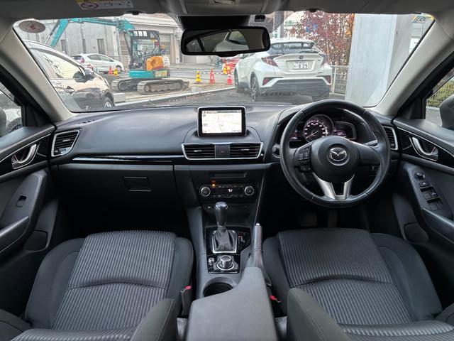 アクセラスポーツ ２０Ｓ　禁煙車　マツダコネクトナビ　フルセグＴＶ　バックカメラ　スマートシティブレーキサポート　ＥＴＣ　パドルシフト　プッシュスタート　スマートキー２個　オートライト　ＨＩＤ　ＣＤ　ＤＶＤ　Ｂｌｕｅｔｏｏｔｈ（3枚目）