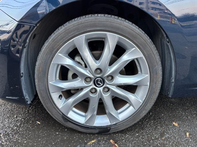 アクセラスポーツ ２０Ｓ　禁煙車　マツダコネクトナビ　フルセグＴＶ　バックカメラ　スマートシティブレーキサポート　ＥＴＣ　パドルシフト　プッシュスタート　スマートキー２個　オートライト　ＨＩＤ　ＣＤ　ＤＶＤ　Ｂｌｕｅｔｏｏｔｈ（14枚目）