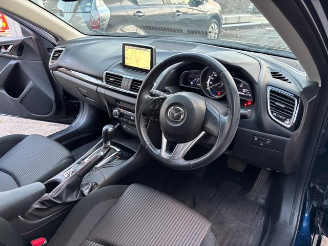 アクセラスポーツ ２０Ｓ　禁煙車　マツダコネクトナビ　フルセグＴＶ　バックカメラ　スマートシティブレーキサポート　ＥＴＣ　パドルシフト　プッシュスタート　スマートキー２個　オートライト　ＨＩＤ　ＣＤ　ＤＶＤ　Ｂｌｕｅｔｏｏｔｈ（16枚目）