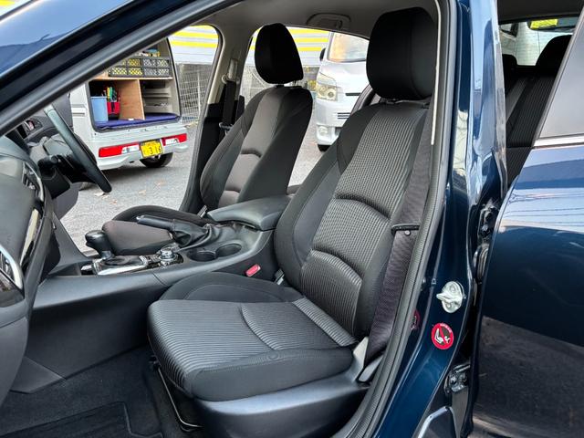 アクセラスポーツ ２０Ｓ　禁煙車　マツダコネクトナビ　フルセグＴＶ　バックカメラ　スマートシティブレーキサポート　ＥＴＣ　パドルシフト　プッシュスタート　スマートキー２個　オートライト　ＨＩＤ　ＣＤ　ＤＶＤ　Ｂｌｕｅｔｏｏｔｈ（17枚目）