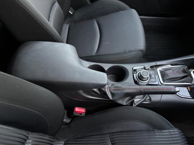 アクセラスポーツ ２０Ｓ　禁煙車　マツダコネクトナビ　フルセグＴＶ　バックカメラ　スマートシティブレーキサポート　ＥＴＣ　パドルシフト　プッシュスタート　スマートキー２個　オートライト　ＨＩＤ　ＣＤ　ＤＶＤ　Ｂｌｕｅｔｏｏｔｈ（41枚目）