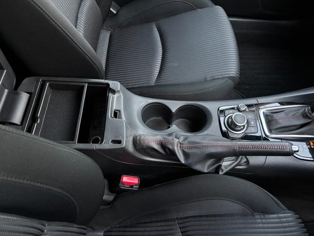 アクセラスポーツ ２０Ｓ　禁煙車　マツダコネクトナビ　フルセグＴＶ　バックカメラ　スマートシティブレーキサポート　ＥＴＣ　パドルシフト　プッシュスタート　スマートキー２個　オートライト　ＨＩＤ　ＣＤ　ＤＶＤ　Ｂｌｕｅｔｏｏｔｈ（42枚目）