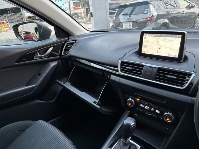 アクセラスポーツ ２０Ｓ　禁煙車　マツダコネクトナビ　フルセグＴＶ　バックカメラ　スマートシティブレーキサポート　ＥＴＣ　パドルシフト　プッシュスタート　スマートキー２個　オートライト　ＨＩＤ　ＣＤ　ＤＶＤ　Ｂｌｕｅｔｏｏｔｈ（43枚目）