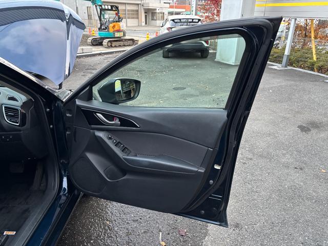 アクセラスポーツ ２０Ｓ　禁煙車　マツダコネクトナビ　フルセグＴＶ　バックカメラ　スマートシティブレーキサポート　ＥＴＣ　パドルシフト　プッシュスタート　スマートキー２個　オートライト　ＨＩＤ　ＣＤ　ＤＶＤ　Ｂｌｕｅｔｏｏｔｈ（50枚目）