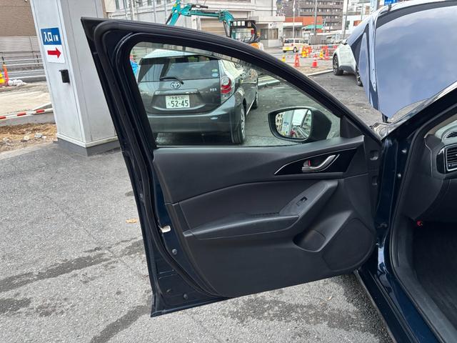 アクセラスポーツ ２０Ｓ　禁煙車　マツダコネクトナビ　フルセグＴＶ　バックカメラ　スマートシティブレーキサポート　ＥＴＣ　パドルシフト　プッシュスタート　スマートキー２個　オートライト　ＨＩＤ　ＣＤ　ＤＶＤ　Ｂｌｕｅｔｏｏｔｈ（51枚目）