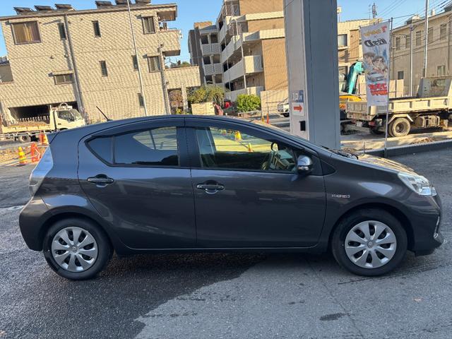 アクア Ｓ　ワンオーナー　禁煙車　純正ＳＤナビ　ワンセグＴＶ　ＤＶＤ／ＣＤ　ＳＤ　Ｂｌｕｅｔｏｏｔｈ　ＥＴＣ　プッシュスタート　スマートキー２個　記録簿Ｒ６年度有（9枚目）