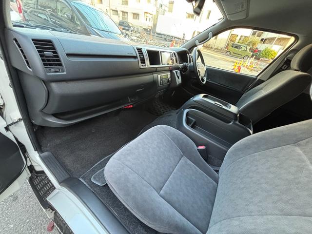 ハイエースワゴン ＧＬ　１オーナー　パワースライドドア　ステアスイッチ　　ＬＥＤヘッドライトスマートキー　イージークローザードア　　セーフティセンスＰ　メモリーナビＴＶ　Ｂカメラ　後席モニタ　ディーラー記録簿４枚６年（17枚目）