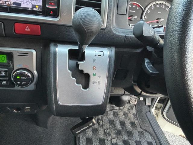 ハイエースワゴン ＧＬ　１オーナー　パワースライドドア　ステアスイッチ　　ＬＥＤヘッドライトスマートキー　イージークローザードア　　セーフティセンスＰ　メモリーナビＴＶ　Ｂカメラ　後席モニタ　ディーラー記録簿４枚６年（38枚目）