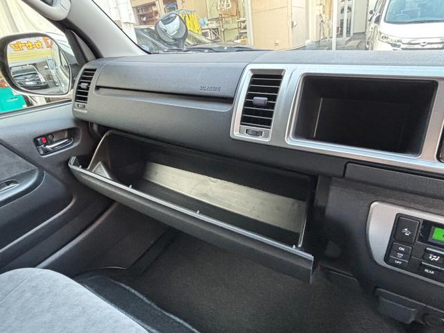 ハイエースワゴン ＧＬ　１オーナー　パワースライドドア　ステアスイッチ　　ＬＥＤヘッドライトスマートキー　イージークローザードア　　セーフティセンスＰ　メモリーナビＴＶ　Ｂカメラ　後席モニタ　ディーラー記録簿４枚６年（46枚目）