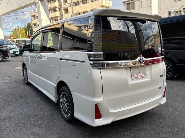 ヴォクシー ハイブリッドＺＳ　煌ＩＩＩ　ワンオーナー　禁煙車　社外ナビ　フルセグＴＶ　バックカメラ　両側パワースライドドア　ＥＴＣ２．０　セーフティセンス　クルーズコントロール　クリアランスソナー　前席シートヒーター　オートライト　ＬＥＤ（2枚目）