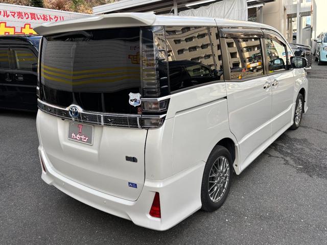 ヴォクシー ハイブリッドＺＳ　煌ＩＩＩ　ワンオーナー　禁煙車　社外ナビ　フルセグＴＶ　バックカメラ　両側パワースライドドア　ＥＴＣ２．０　セーフティセンス　クルーズコントロール　クリアランスソナー　前席シートヒーター　オートライト　ＬＥＤ（9枚目）