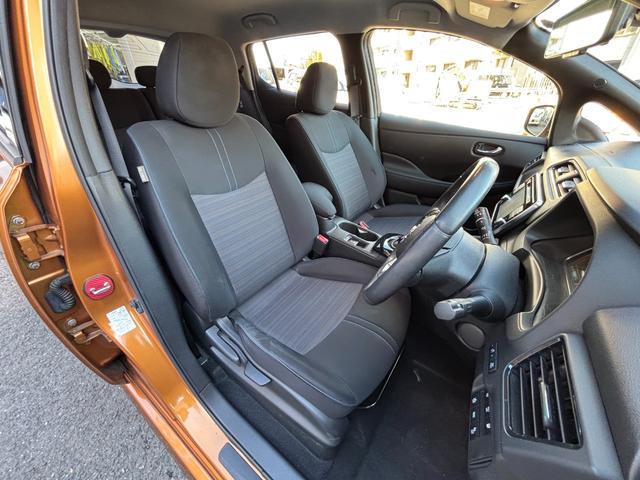 リーフ Ｇ　純正ＳＤナビ　アラウンドビューモニター　フルセグＴＶ　ＥＴＣ　シートヒーター　ハンドルヒーター　エマージェンシーブレーキ　踏み間違い衝突防止　クルコン　プロパイロット　プロパイロットパーキング（10枚目）