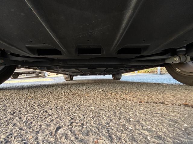 リーフ Ｇ　純正ＳＤナビ　アラウンドビューモニター　フルセグＴＶ　ＥＴＣ　シートヒーター　ハンドルヒーター　エマージェンシーブレーキ　踏み間違い衝突防止　クルコン　プロパイロット　プロパイロットパーキング（21枚目）