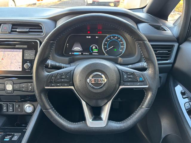 リーフ Ｇ　純正ＳＤナビ　アラウンドビューモニター　フルセグＴＶ　ＥＴＣ　シートヒーター　ハンドルヒーター　エマージェンシーブレーキ　踏み間違い衝突防止　クルコン　プロパイロット　プロパイロットパーキング（22枚目）