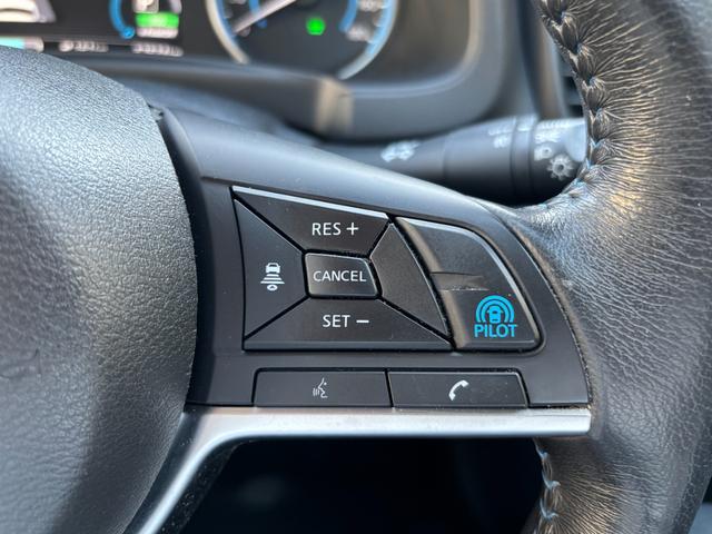 リーフ Ｇ　純正ＳＤナビ　アラウンドビューモニター　フルセグＴＶ　ＥＴＣ　シートヒーター　ハンドルヒーター　エマージェンシーブレーキ　踏み間違い衝突防止　クルコン　プロパイロット　プロパイロットパーキング（23枚目）