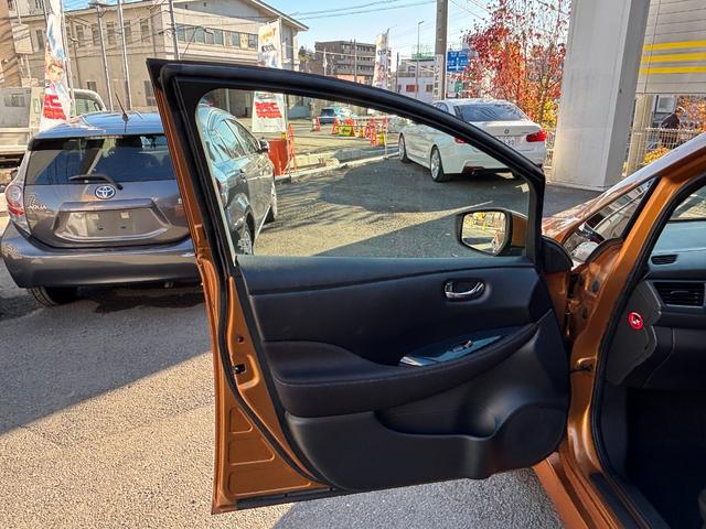 リーフ Ｇ　純正ＳＤナビ　アラウンドビューモニター　フルセグＴＶ　ＥＴＣ　シートヒーター　ハンドルヒーター　エマージェンシーブレーキ　踏み間違い衝突防止　クルコン　プロパイロット　プロパイロットパーキング（42枚目）