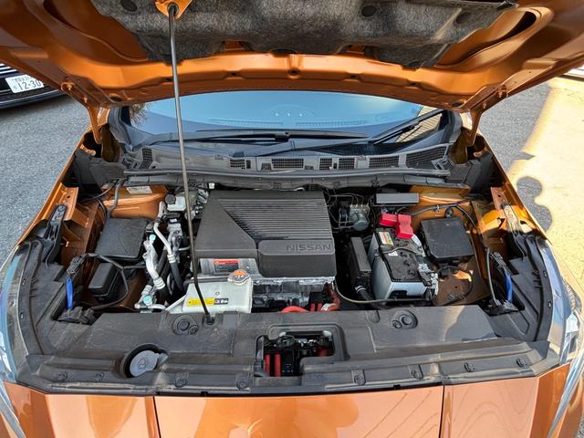 リーフ Ｇ　純正ＳＤナビ　アラウンドビューモニター　フルセグＴＶ　ＥＴＣ　シートヒーター　ハンドルヒーター　エマージェンシーブレーキ　踏み間違い衝突防止　クルコン　プロパイロット　プロパイロットパーキング（44枚目）