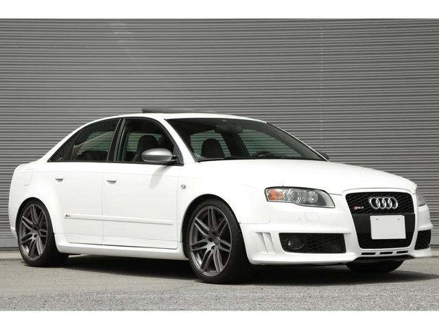 ＲＳ４ ホワイトスタイルリミテッド　ソーラーＳＲ　Ｖ８ＮＡエンジン　ＲＳバケットシート本革仕様　２００８年モデル　ＫＷ車高調キット　クルーズコントロール　ホワイトインテリアトリム　ホワイトシートバック　１９インチＡＷ　車検令和７年３月迄（6枚目）