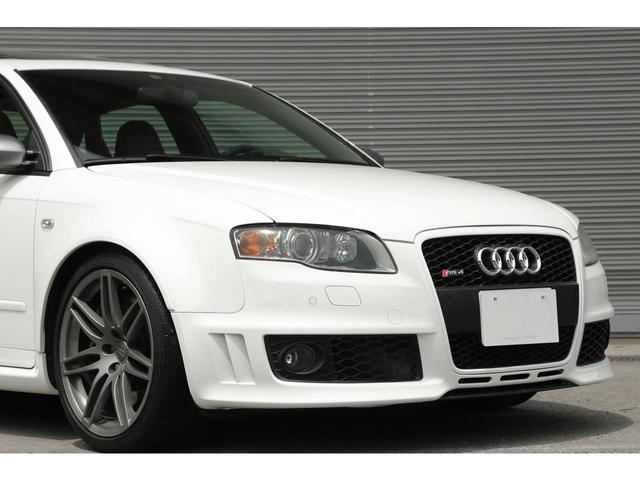 ＲＳ４ ホワイトスタイルリミテッド　ソーラーＳＲ　Ｖ８ＮＡエンジン　ＲＳバケットシート本革仕様　２００８年モデル　ＫＷ車高調キット　クルーズコントロール　ホワイトインテリアトリム　ホワイトシートバック　１９インチＡＷ　車検令和７年３月迄（9枚目）