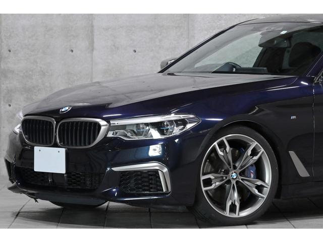 Ｍ５５０ｉ　ｘＤｒｉｖｅ　５５台限定車　Ｖ８ツインターボ　ボディカラー／カーボンブラック　セリウムグレーアクセント　２０ＡＷ　レーザーライト　コンフォートシート　シートクーラー　４ゾーンＡ／Ｃ　ハーマンカードン　３Ｄビュー(7枚目)