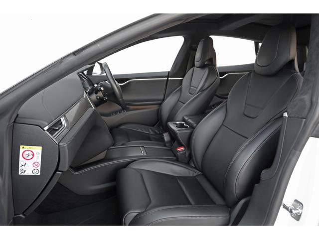 モデルＳ ７５Ｄ　フェイスリフトモデル　パノラミックスライディングルーフ　黒革　全席シートヒーター　カーボントリム＆アルカンターラインテリア　オートパイロット　Ｇｏｏｇｌｅナビ　Ｂカメラ　１９ＡＷ　走行３３６００ｋｍ（32枚目）