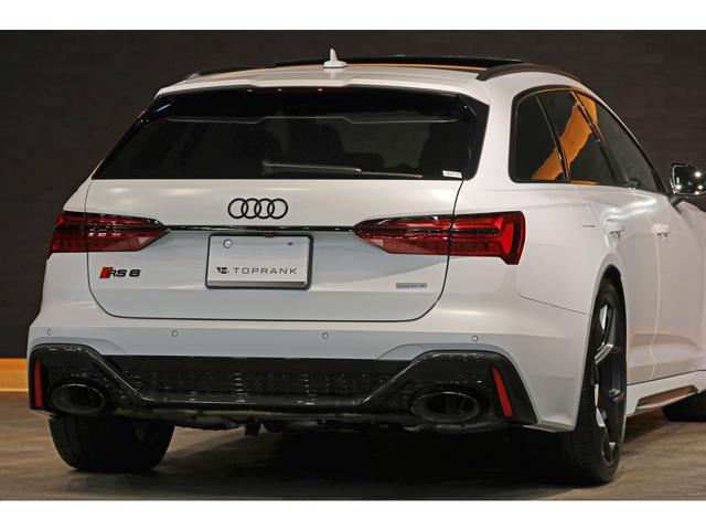 ＲＳ６アバント パフォーマンス ベースグレード　ｅｘｃｌｕｓｉｖｅカラー／グレイシアホワイトマット　カーボン／ブラックスタイリングＰＫＧ　パノラマＳＲ　ＲＳエキゾースト　ＯＰ２２ＡＷ　カーボントリム　黒革　シートクーラー　ＨＵＤ　サラウンドビュー（19枚目）