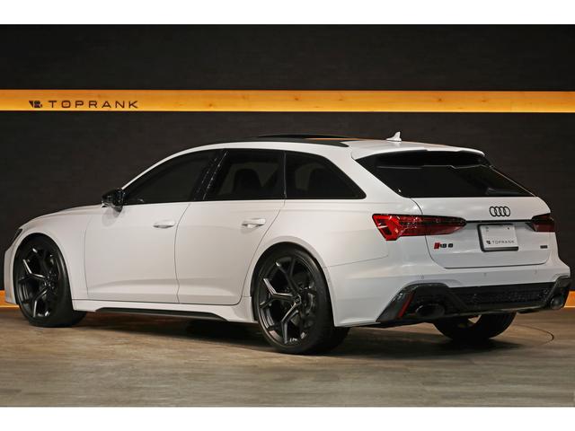 ＲＳ６アバント パフォーマンス ベースグレード　ｅｘｃｌｕｓｉｖｅカラー／グレイシアホワイトマット　カーボン／ブラックスタイリングＰＫＧ　パノラマＳＲ　ＲＳエキゾースト　ＯＰ２２ＡＷ　カーボントリム　黒革　シートクーラー　ＨＵＤ　サラウンドビュー（22枚目）