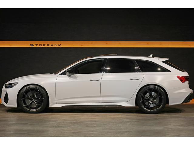ＲＳ６アバント パフォーマンス ベースグレード　ｅｘｃｌｕｓｉｖｅカラー／グレイシアホワイトマット　カーボン／ブラックスタイリングＰＫＧ　パノラマＳＲ　ＲＳエキゾースト　ＯＰ２２ＡＷ　カーボントリム　黒革　シートクーラー　ＨＵＤ　サラウンドビュー（23枚目）