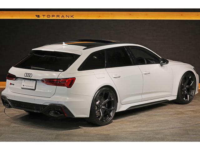 ＲＳ６アバント パフォーマンス ベースグレード　ｅｘｃｌｕｓｉｖｅカラー／グレイシアホワイトマット　カーボン／ブラックスタイリングＰＫＧ　パノラマＳＲ　ＲＳエキゾースト　ＯＰ２２ＡＷ　カーボントリム　黒革　シートクーラー　ＨＵＤ　サラウンドビュー（26枚目）