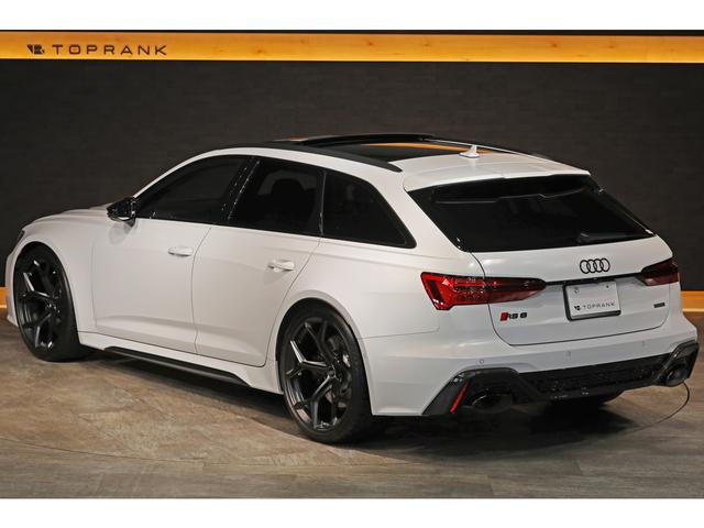 ＲＳ６アバント パフォーマンス ベースグレード　ｅｘｃｌｕｓｉｖｅカラー／グレイシアホワイトマット　カーボン／ブラックスタイリングＰＫＧ　パノラマＳＲ　ＲＳエキゾースト　ＯＰ２２ＡＷ　カーボントリム　黒革　シートクーラー　ＨＵＤ　サラウンドビュー（27枚目）