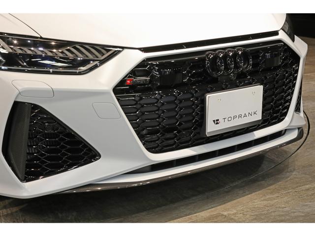 ＲＳ６アバント パフォーマンス ベースグレード　ｅｘｃｌｕｓｉｖｅカラー／グレイシアホワイトマット　カーボン／ブラックスタイリングＰＫＧ　パノラマＳＲ　ＲＳエキゾースト　ＯＰ２２ＡＷ　カーボントリム　黒革　シートクーラー　ＨＵＤ　サラウンドビュー（28枚目）