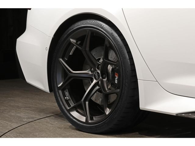 ＲＳ６アバント パフォーマンス ベースグレード　ｅｘｃｌｕｓｉｖｅカラー／グレイシアホワイトマット　カーボン／ブラックスタイリングＰＫＧ　パノラマＳＲ　ＲＳエキゾースト　ＯＰ２２ＡＷ　カーボントリム　黒革　シートクーラー　ＨＵＤ　サラウンドビュー（35枚目）