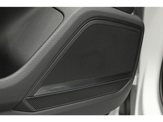 ＲＳ６アバント パフォーマンス ベースグレード　ｅｘｃｌｕｓｉｖｅカラー／グレイシアホワイトマット　カーボン／ブラックスタイリングＰＫＧ　パノラマＳＲ　ＲＳエキゾースト　ＯＰ２２ＡＷ　カーボントリム　黒革　シートクーラー　ＨＵＤ　サラウンドビュー（46枚目）