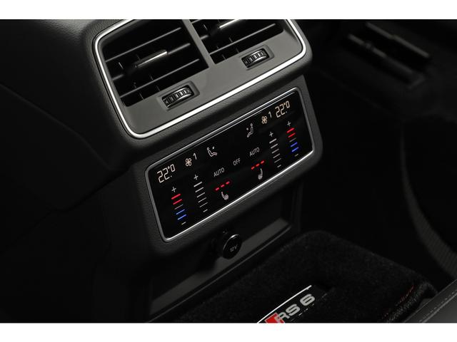 ＲＳ６アバント パフォーマンス ベースグレード　ｅｘｃｌｕｓｉｖｅカラー／グレイシアホワイトマット　カーボン／ブラックスタイリングＰＫＧ　パノラマＳＲ　ＲＳエキゾースト　ＯＰ２２ＡＷ　カーボントリム　黒革　シートクーラー　ＨＵＤ　サラウンドビュー（49枚目）