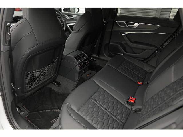 ＲＳ６アバント パフォーマンス ベースグレード　ｅｘｃｌｕｓｉｖｅカラー／グレイシアホワイトマット　カーボン／ブラックスタイリングＰＫＧ　パノラマＳＲ　ＲＳエキゾースト　ＯＰ２２ＡＷ　カーボントリム　黒革　シートクーラー　ＨＵＤ　サラウンドビュー（50枚目）