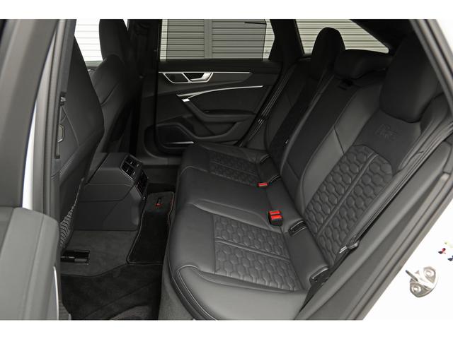 ＲＳ６アバント パフォーマンス ベースグレード　ｅｘｃｌｕｓｉｖｅカラー／グレイシアホワイトマット　カーボン／ブラックスタイリングＰＫＧ　パノラマＳＲ　ＲＳエキゾースト　ＯＰ２２ＡＷ　カーボントリム　黒革　シートクーラー　ＨＵＤ　サラウンドビュー（51枚目）