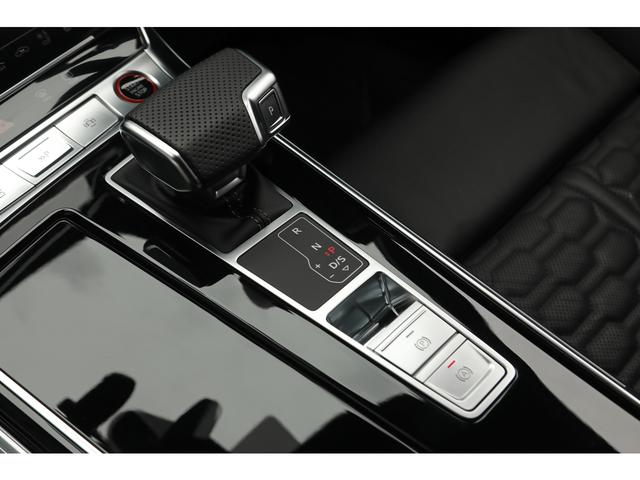 ＲＳ６アバント パフォーマンス ベースグレード　ｅｘｃｌｕｓｉｖｅカラー／グレイシアホワイトマット　カーボン／ブラックスタイリングＰＫＧ　パノラマＳＲ　ＲＳエキゾースト　ＯＰ２２ＡＷ　カーボントリム　黒革　シートクーラー　ＨＵＤ　サラウンドビュー（52枚目）