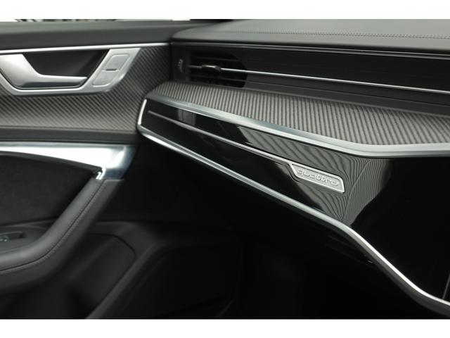 ＲＳ６アバント パフォーマンス ベースグレード　ｅｘｃｌｕｓｉｖｅカラー／グレイシアホワイトマット　カーボン／ブラックスタイリングＰＫＧ　パノラマＳＲ　ＲＳエキゾースト　ＯＰ２２ＡＷ　カーボントリム　黒革　シートクーラー　ＨＵＤ　サラウンドビュー（54枚目）