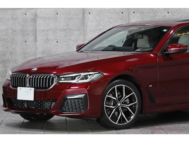 ５シリーズ ５２３ｉ　Ｍスポーツ　Ｉｎｄｉｖｉｄｕａｌカラー／アヴェンチュリンレッド　走行３０００ｋｍ　サンルーフ　ベージュナッパレザー　ハーマンカードン　アダプティブＬＥＤ　ＨＵＤ　ＢＭＷライブコックピット　１９ＡＷ　１オーナー（15枚目）