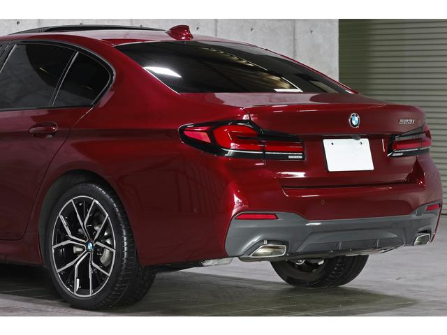５シリーズ ５２３ｉ　Ｍスポーツ　Ｉｎｄｉｖｉｄｕａｌカラー／アヴェンチュリンレッド　走行３０００ｋｍ　サンルーフ　ベージュナッパレザー　ハーマンカードン　アダプティブＬＥＤ　ＨＵＤ　ＢＭＷライブコックピット　１９ＡＷ　１オーナー（17枚目）