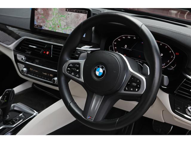 ５シリーズ ５２３ｉ　Ｍスポーツ　Ｉｎｄｉｖｉｄｕａｌカラー／アヴェンチュリンレッド　走行３０００ｋｍ　サンルーフ　ベージュナッパレザー　ハーマンカードン　アダプティブＬＥＤ　ＨＵＤ　ＢＭＷライブコックピット　１９ＡＷ　１オーナー（24枚目）