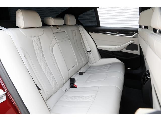５シリーズ ５２３ｉ　Ｍスポーツ　Ｉｎｄｉｖｉｄｕａｌカラー／アヴェンチュリンレッド　走行３０００ｋｍ　サンルーフ　ベージュナッパレザー　ハーマンカードン　アダプティブＬＥＤ　ＨＵＤ　ＢＭＷライブコックピット　１９ＡＷ　１オーナー（30枚目）