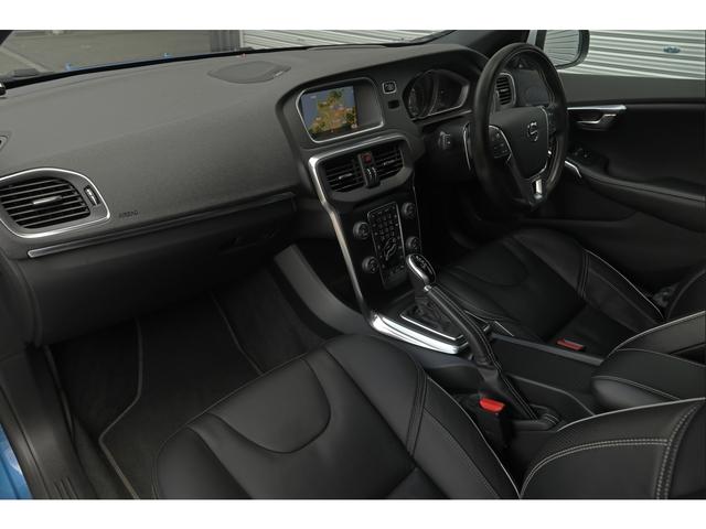 Ｖ４０ Ｄ４　Ｒデザイン　チューンド　バイ　ポールスター　特別仕様車　５０台限定　バースティングブルーＭ　黒革　シートヒーター　ｈａｒｍａｎ／ｋａｒｄｏｎ　パフォーマンスエキゾースト＆サスペンション　ＬＥＤヘッドライト　ナビ　専用１９ＡＷ　走行１４３００ｋｍ（3枚目）
