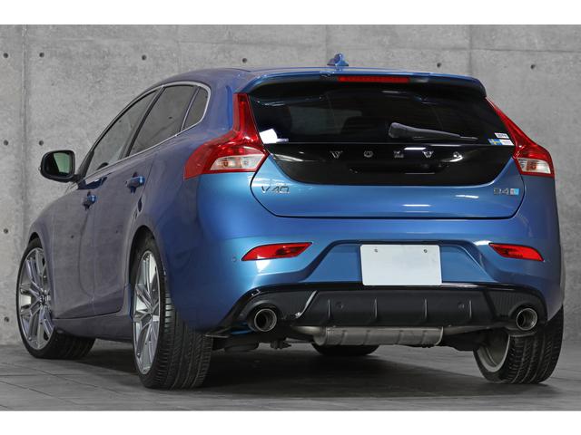Ｖ４０ Ｄ４　Ｒデザイン　チューンド　バイ　ポールスター　特別仕様車　５０台限定　バースティングブルーＭ　黒革　シートヒーター　ｈａｒｍａｎ／ｋａｒｄｏｎ　パフォーマンスエキゾースト＆サスペンション　ＬＥＤヘッドライト　ナビ　専用１９ＡＷ　走行１４３００ｋｍ（9枚目）