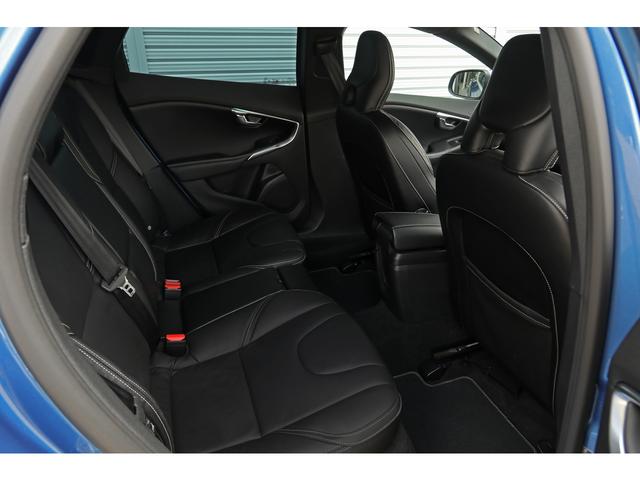Ｖ４０ Ｄ４　Ｒデザイン　チューンド　バイ　ポールスター　特別仕様車　５０台限定　バースティングブルーＭ　黒革　シートヒーター　ｈａｒｍａｎ／ｋａｒｄｏｎ　パフォーマンスエキゾースト＆サスペンション　ＬＥＤヘッドライト　ナビ　専用１９ＡＷ　走行１４３００ｋｍ（13枚目）