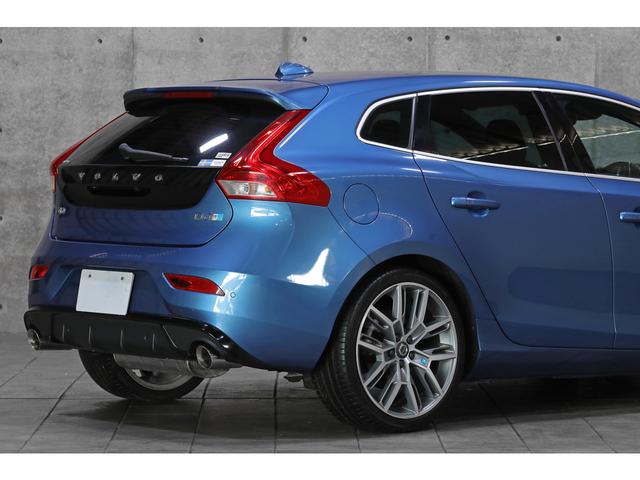 Ｖ４０ Ｄ４　Ｒデザイン　チューンド　バイ　ポールスター　特別仕様車　５０台限定　バースティングブルーＭ　黒革　シートヒーター　ｈａｒｍａｎ／ｋａｒｄｏｎ　パフォーマンスエキゾースト＆サスペンション　ＬＥＤヘッドライト　ナビ　専用１９ＡＷ　走行１４３００ｋｍ（19枚目）