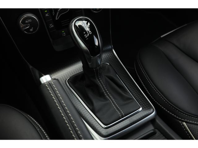 Ｖ４０ Ｄ４　Ｒデザイン　チューンド　バイ　ポールスター　特別仕様車　５０台限定　バースティングブルーＭ　黒革　シートヒーター　ｈａｒｍａｎ／ｋａｒｄｏｎ　パフォーマンスエキゾースト＆サスペンション　ＬＥＤヘッドライト　ナビ　専用１９ＡＷ　走行１４３００ｋｍ（30枚目）